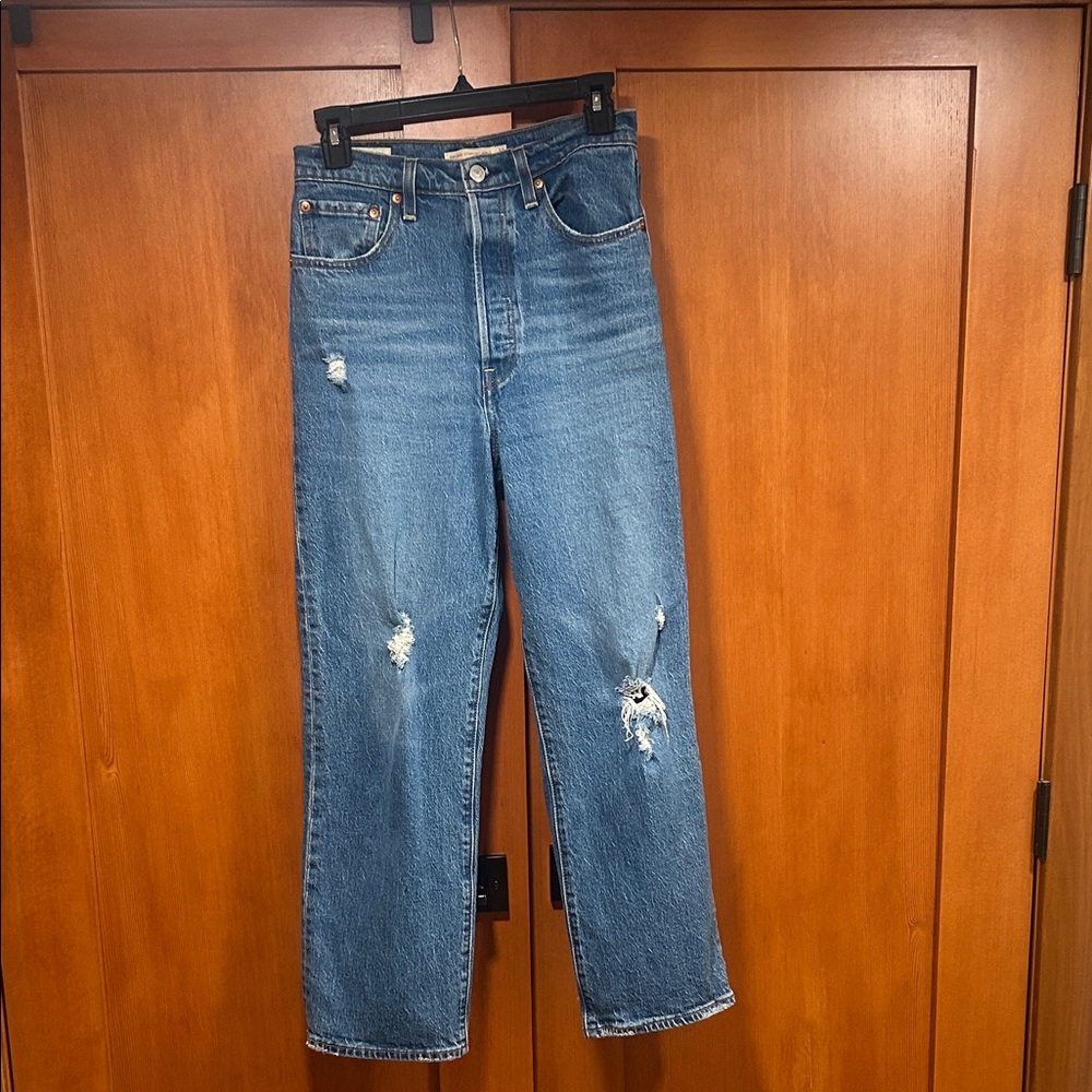 Levi’s Women’s Ribcage Straight Ankle Jeans